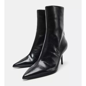 ZARA CRACKLED EFFECT HEELED ANKLE BOOTS 🖤